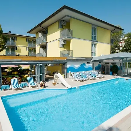 Отель Ai Pini Градо