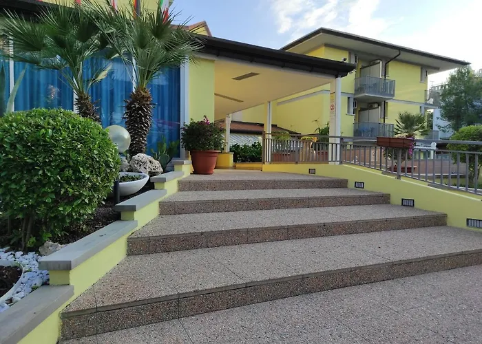 Отель Ai Pini 3*